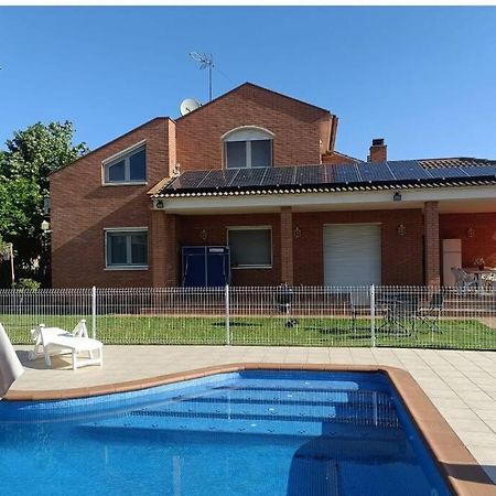 Casa Con Jardin Y Piscina Privada. Villa Santa Eulalia de Ronsana Luaran gambar