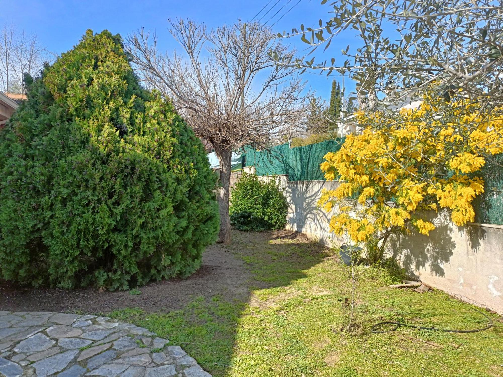 Casa Con Jardin Y Piscina Privada. Villa Santa Eulalia de Ronsana Luaran gambar