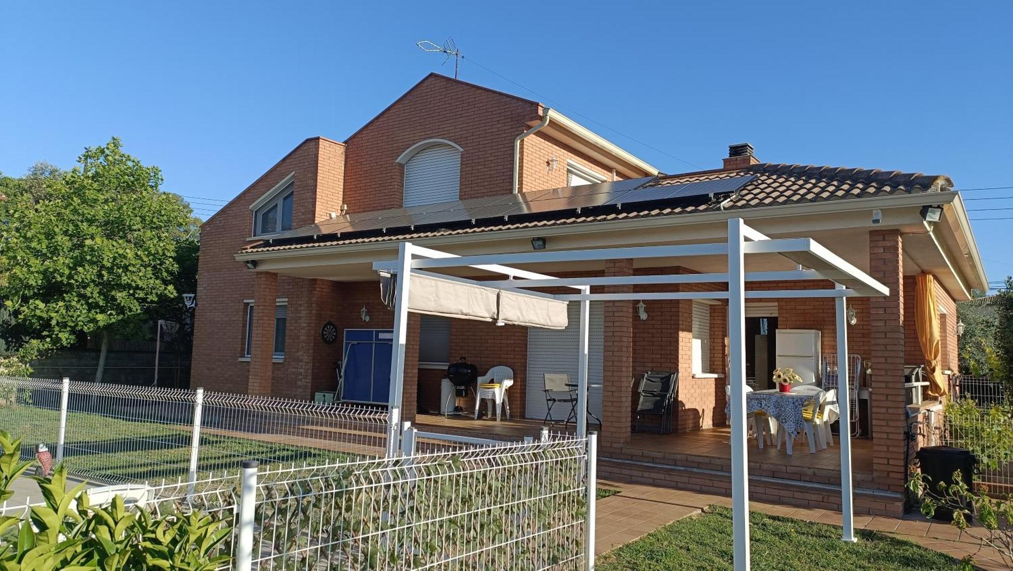 Casa Con Jardin Y Piscina Privada. Villa Santa Eulalia de Ronsana Luaran gambar