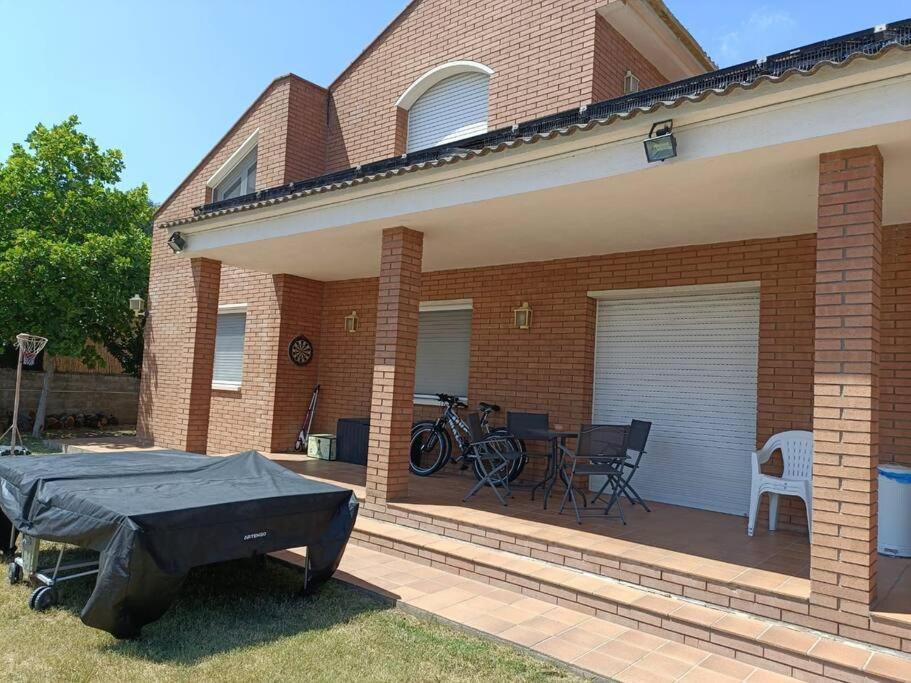 Casa Con Jardin Y Piscina Privada. Villa Santa Eulalia de Ronsana Luaran gambar
